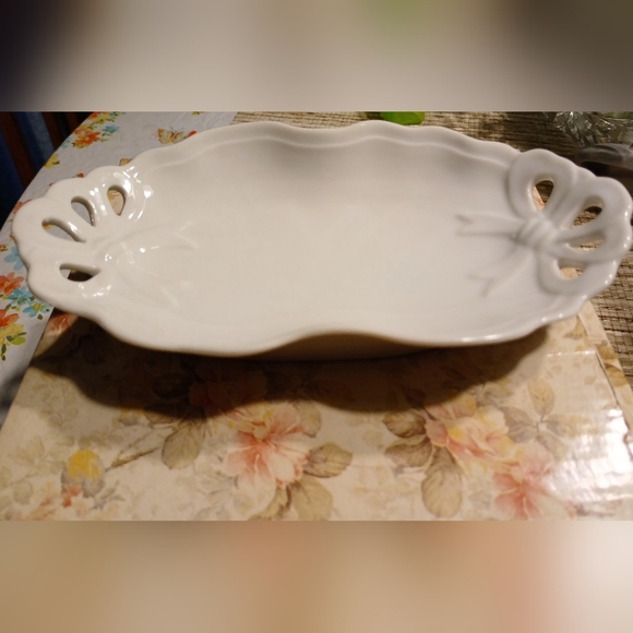 Vintage Dish With Ribbon Design - Picture 8 of 9